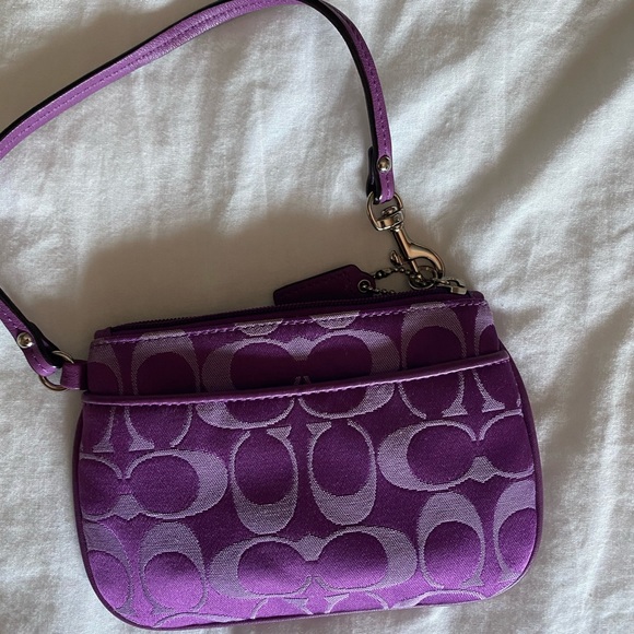 Coach wristlet - Picture 2 of 4